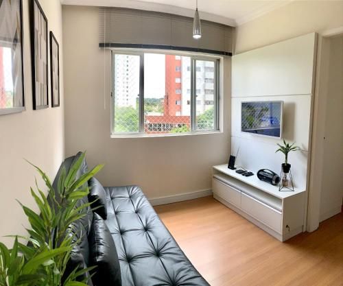 205- Apartamento 1 quarto suite, Encantador, amplo e decorado, mobiliario moderno, cozinha completa com utensílios , Excelente vista da cidade e localização privelegiada no bairro Bigorrilho ,