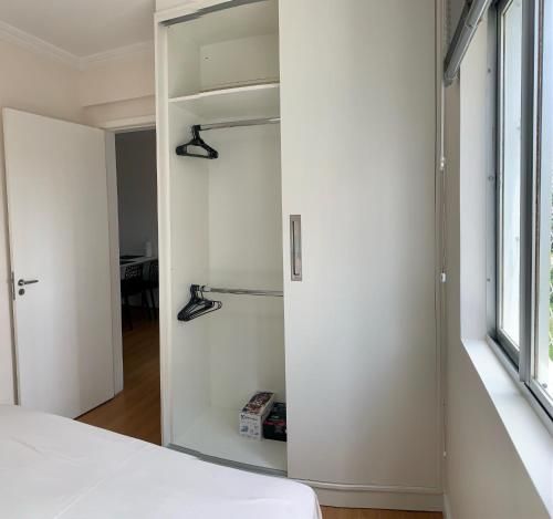 205- Apartamento 1 quarto suite, Encantador, amplo e decorado, mobiliario moderno, cozinha completa com utensílios , Excelente vista da cidade e localização privelegiada no bairro Bigorrilho ,