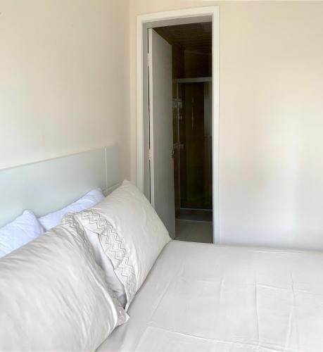 205- Apartamento 1 quarto suite, Encantador, amplo e decorado, mobiliario moderno, cozinha completa com utensílios , Excelente vista da cidade e localização privelegiada no bairro Bigorrilho ,