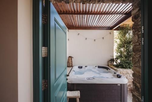 Lefkara Luxury Suites