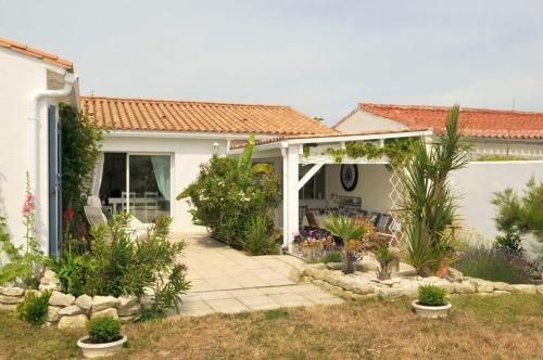 Maison de 3 chambres a Sainte Marie De Re a 50 m de la plage avec jardin clos et wifi