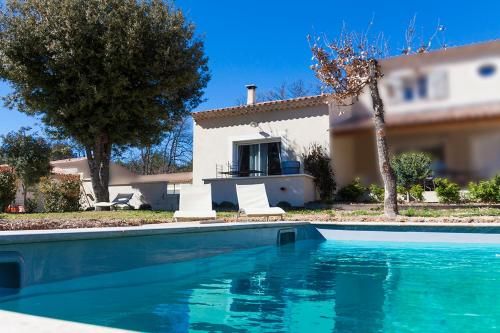 Le JARDIN DES DELIS gite NEUF avec piscine