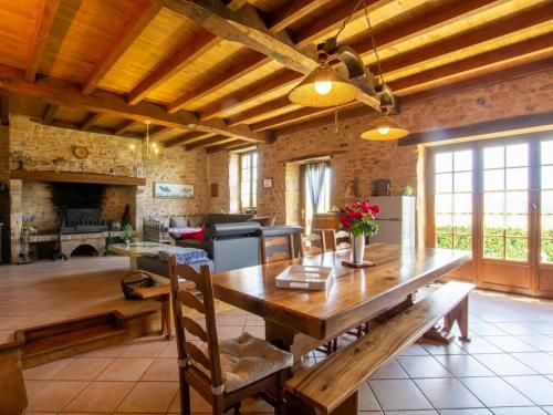 Gîte Cherveix-Cubas, 4 pièces, 6 personnes - FR-1-616-158