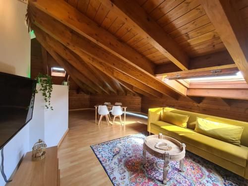 Apartamentos Dos Torres Numenor – Ático abuhardillado de madera