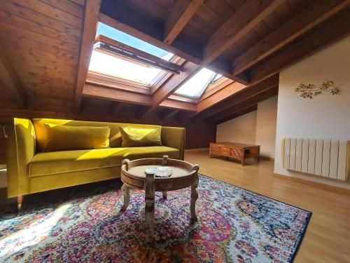 Apartamentos Dos Torres Numenor – Ático abuhardillado de madera