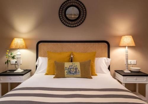 Plaza Nueva Deluxe Suite by Valcambre