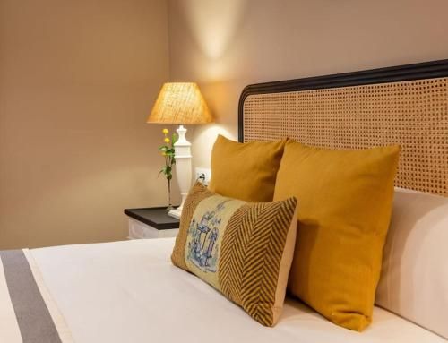 Plaza Nueva Deluxe Suite by Valcambre