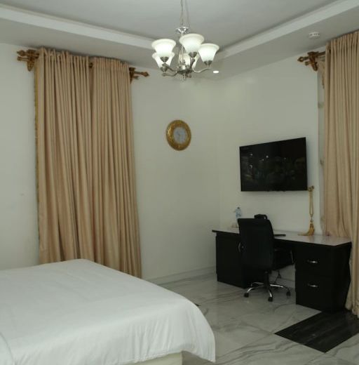 Poshlux Executive Hotel