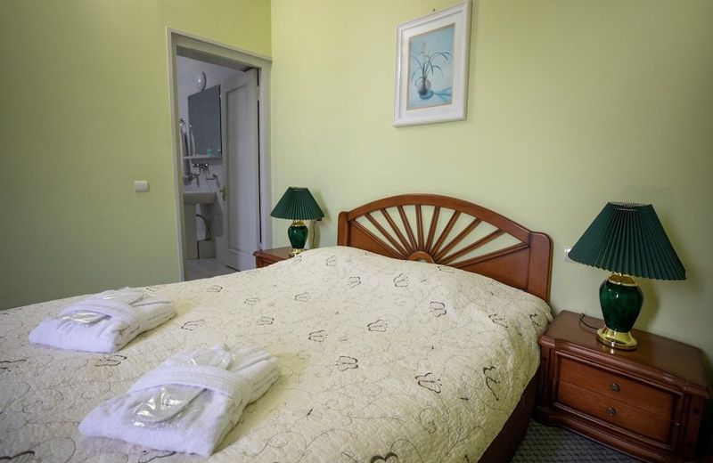 Leader Hotel
