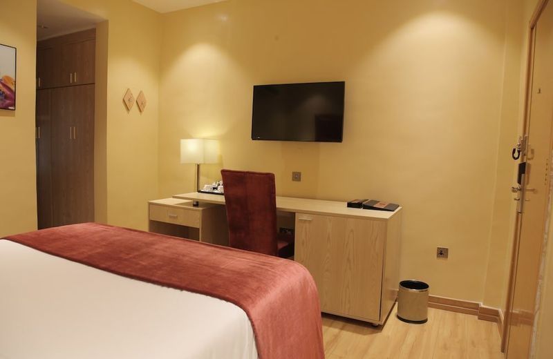 BON Hotel Elvis