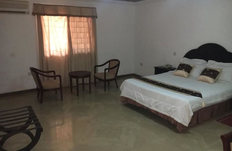 Luxury West Hotel