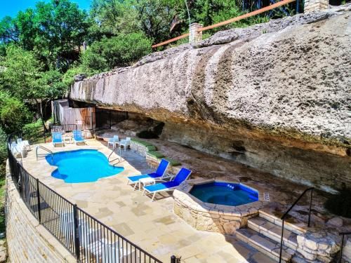 Treehouse Bungalow w/ Lake Travis views, pool & hot tub, next to marina (#11)