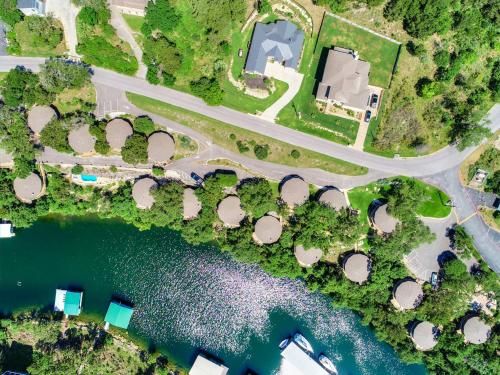 Treehouse Bungalow steps from Lake Travis, pool & hot tub, next to marina (#16)