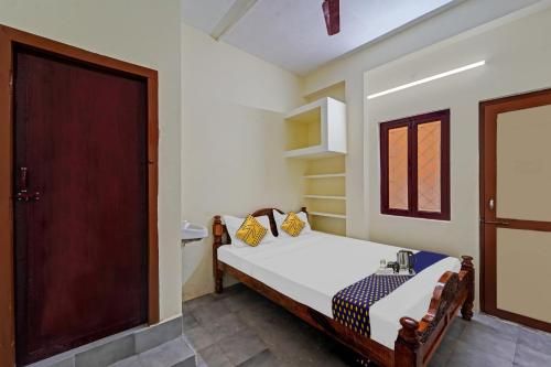 SPOT ON 70147 Sri Sakthi Guest House