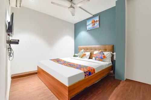 OYO Flagship 70029 Nidhivan Hotel And Rooms