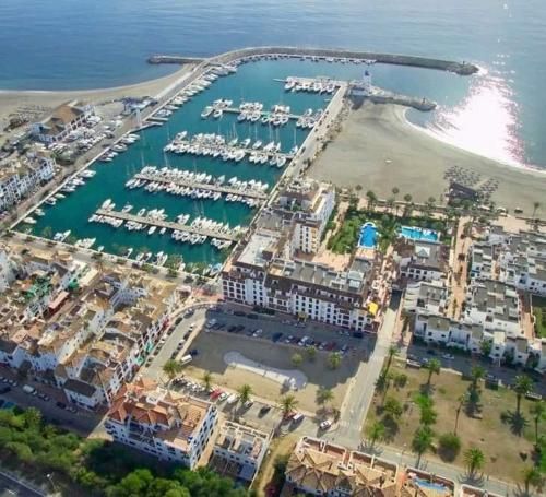 Duquesa Superb Seafront Apartment Marina Real 305