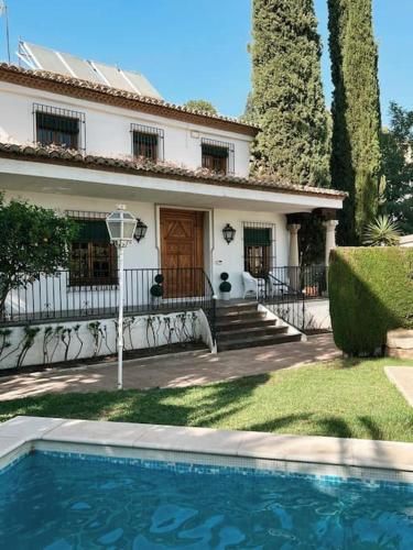 Villa a los pies de la Alhambra