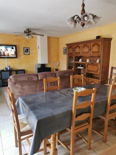 Belle villa de 90m2 au calme avec jardin et parking à 10 mn de la mer en voiture