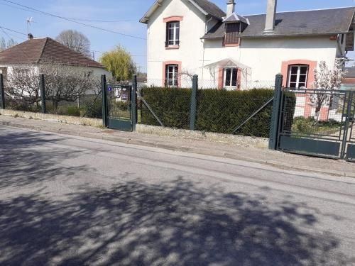 Maison chaleureuse a 5 minutes a pied du centre ville a Conches