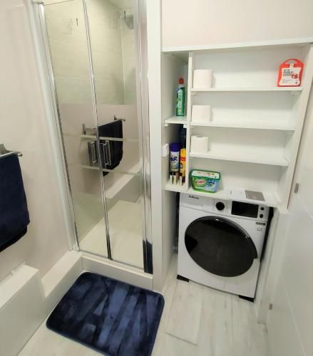 Lovely flat nearby Paris fully redone with free parking on premises and balcony