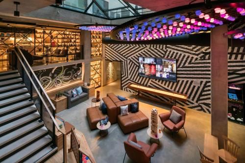 Moxy San Diego Downtown/Gaslamp Quarter