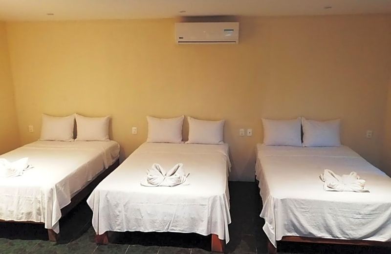 Hotel Ashly Loma Larga
