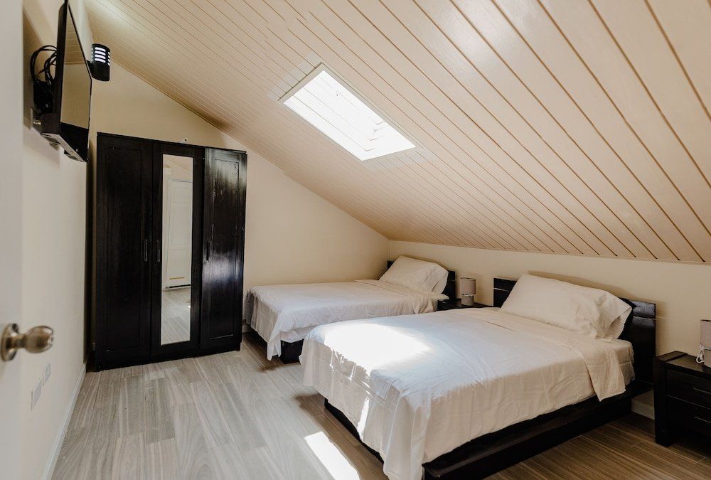 Elegant 2-bedroom apartment 2 km from Eagle beach