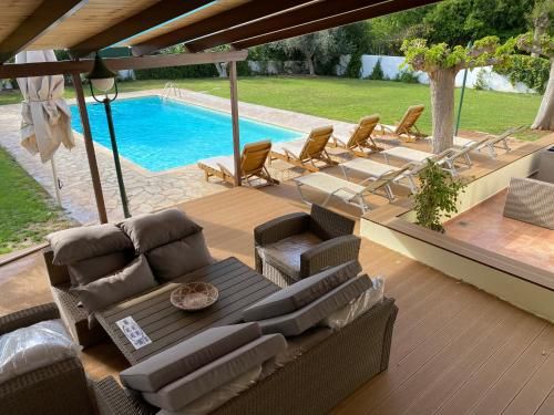Relaxing Villa with Swimming Pool and Garden