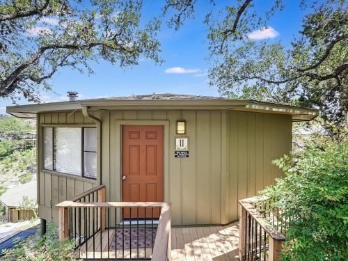 Treehouse Bungalow w/ Lake Travis views, pool & hot tub, next to marina (#11)