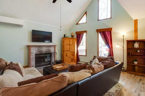 Spacious Pocono Lake House Near Skiing and Swimming!