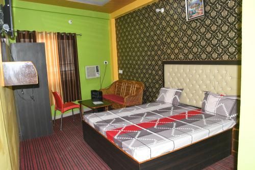 ADB Rooms Hotel Mountain View & Rooftop Restaurant