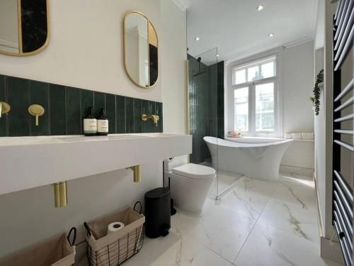 STAY IN STYLE OPPOSITE WINDSOR CASTLE & free parking