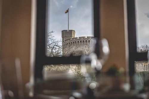 Hidden Gem With Windsor Castle Views & Parking