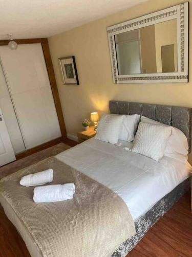 Modern 2 bedroom house with WIFI