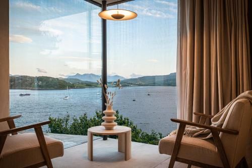 Vriskaig Luxury Guest Suite with Iconic Views and Hot Tub