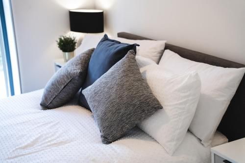 Modern 1-Bed Apartment - City Centre - FREE Wi-Fi - New -