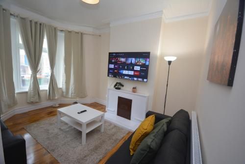 Cheerful 3 Bedroom Home in Greater London