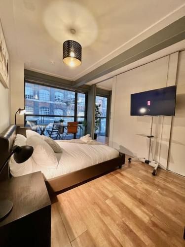 Modern Stratford Apartment