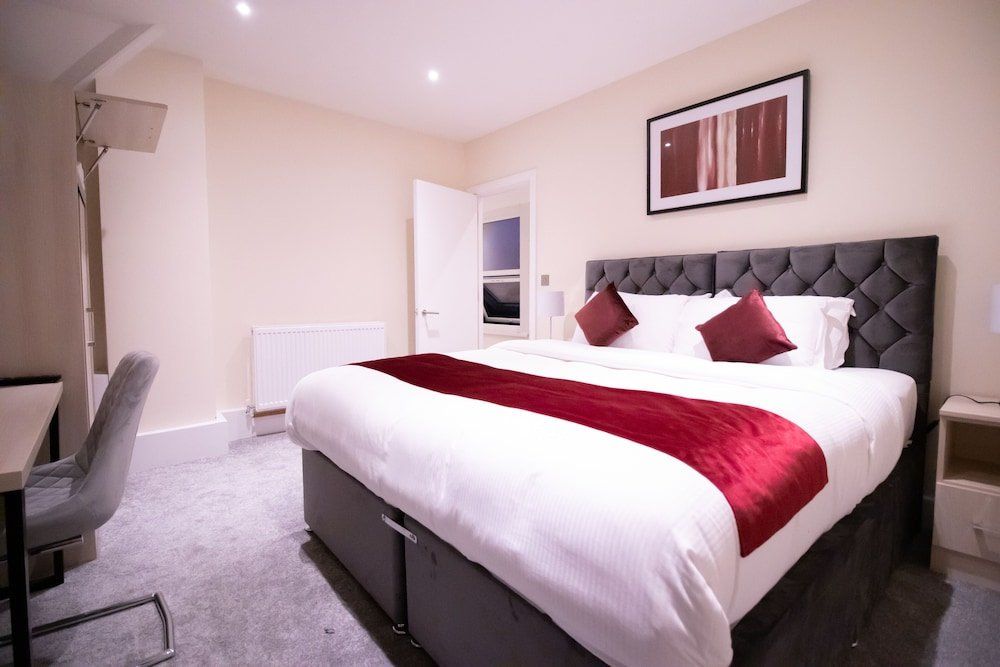 Everest Lodge Serviced Apartments for Contractors & Families, FREE WiFi & Netflix by FIROZ PROPERTY MANAGEMENT