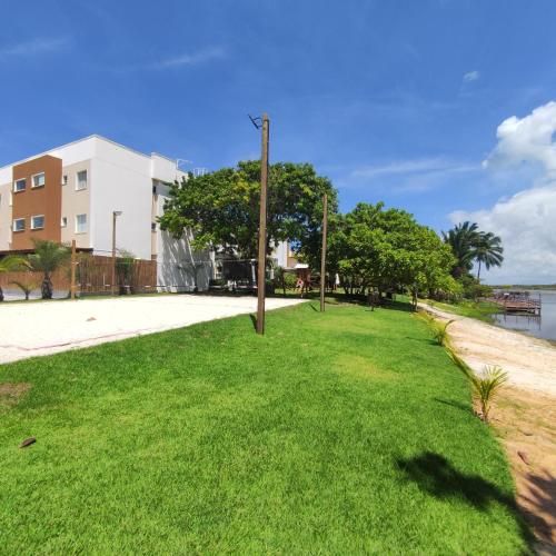 Guarajuba Porto Smeralda Village C02, térreo - GUARAJUBA TEMPORADA, viva mais de uma experiência de hospedagem conosco! 130m da praia