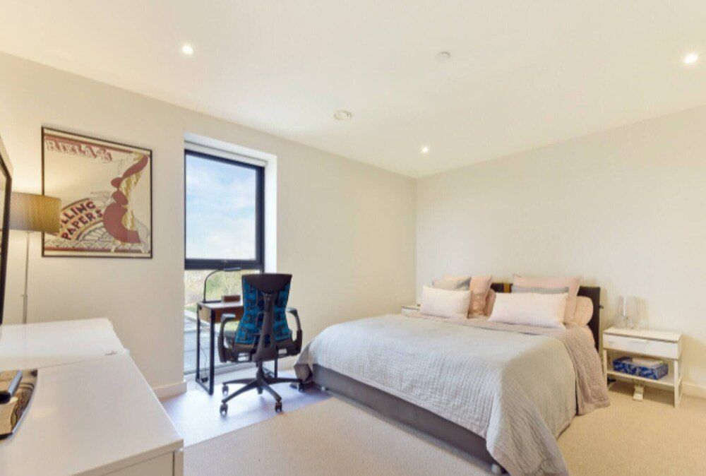 Lovely Luminous 3 Bed Flat, with secure Ev Parkng