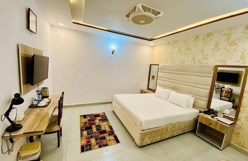 Neshaz Hotel & Suites