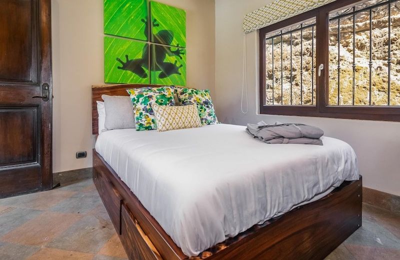 Luxury Beachfront Mansion, Incomparable Setting, Full-Time Maid