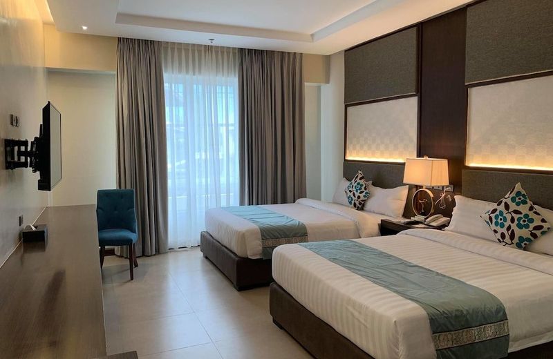 J7 Plaza Hotel