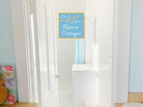 Premier Waterfront Cottage 3