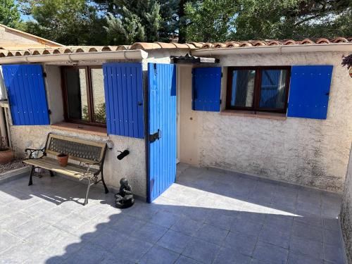 Studio les Iris climatisé, entre mer et collines, classé meublé de tourisme 2 étoiles