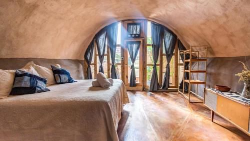 Caliu Earthship Hotel