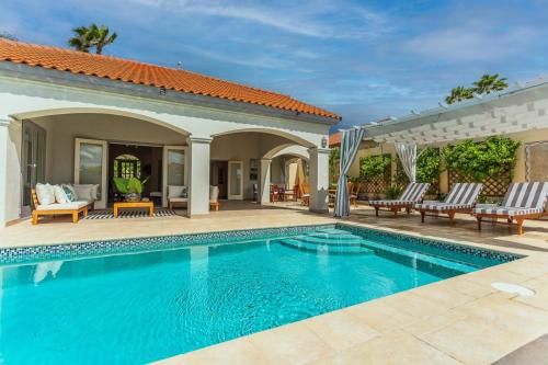 Luxury Pool Villa with View Cabana BBQ 3minBeach in Tierra del Sol