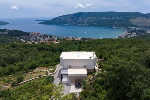 Pool Villa Luxoria Trebesin - happy Rentals