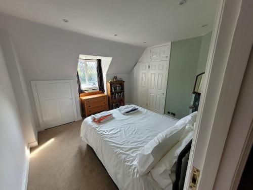 Remarkable 7-Bed House in Farnborough
